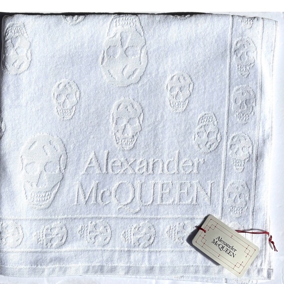 Alexander McQUEEN Tonal Skull & Logo White Cotton Bath Towel Beach 37